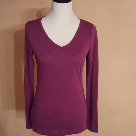 SO Tops - Brand New the Perfect V-Neck Tee